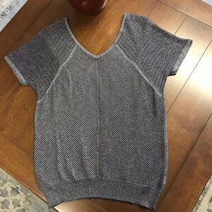 Gray/Silver Short Sleeve Knit‎ Top LARGE